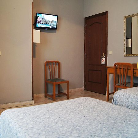 Hostal Fuencarral Kryse Madrid Esterno foto