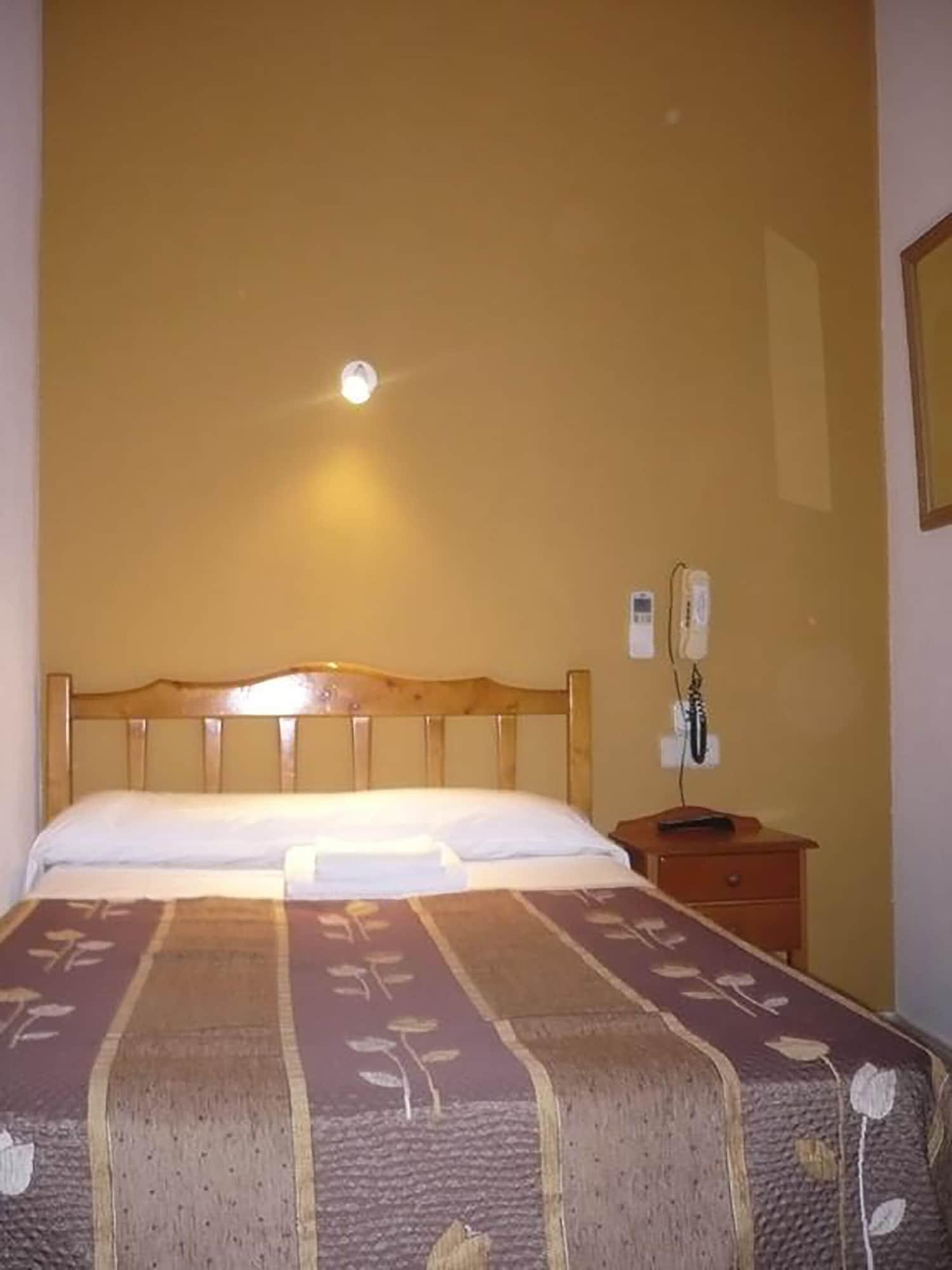 Hostal Fuencarral Kryse Madrid Esterno foto