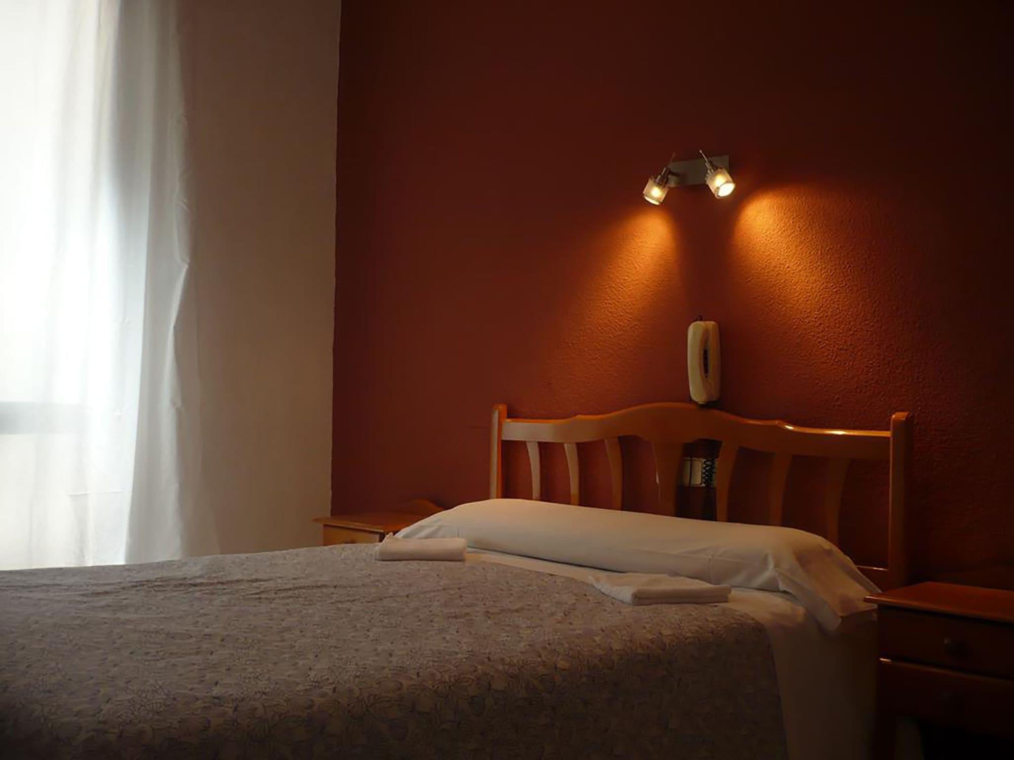 Hostal Fuencarral Kryse Madrid Esterno foto