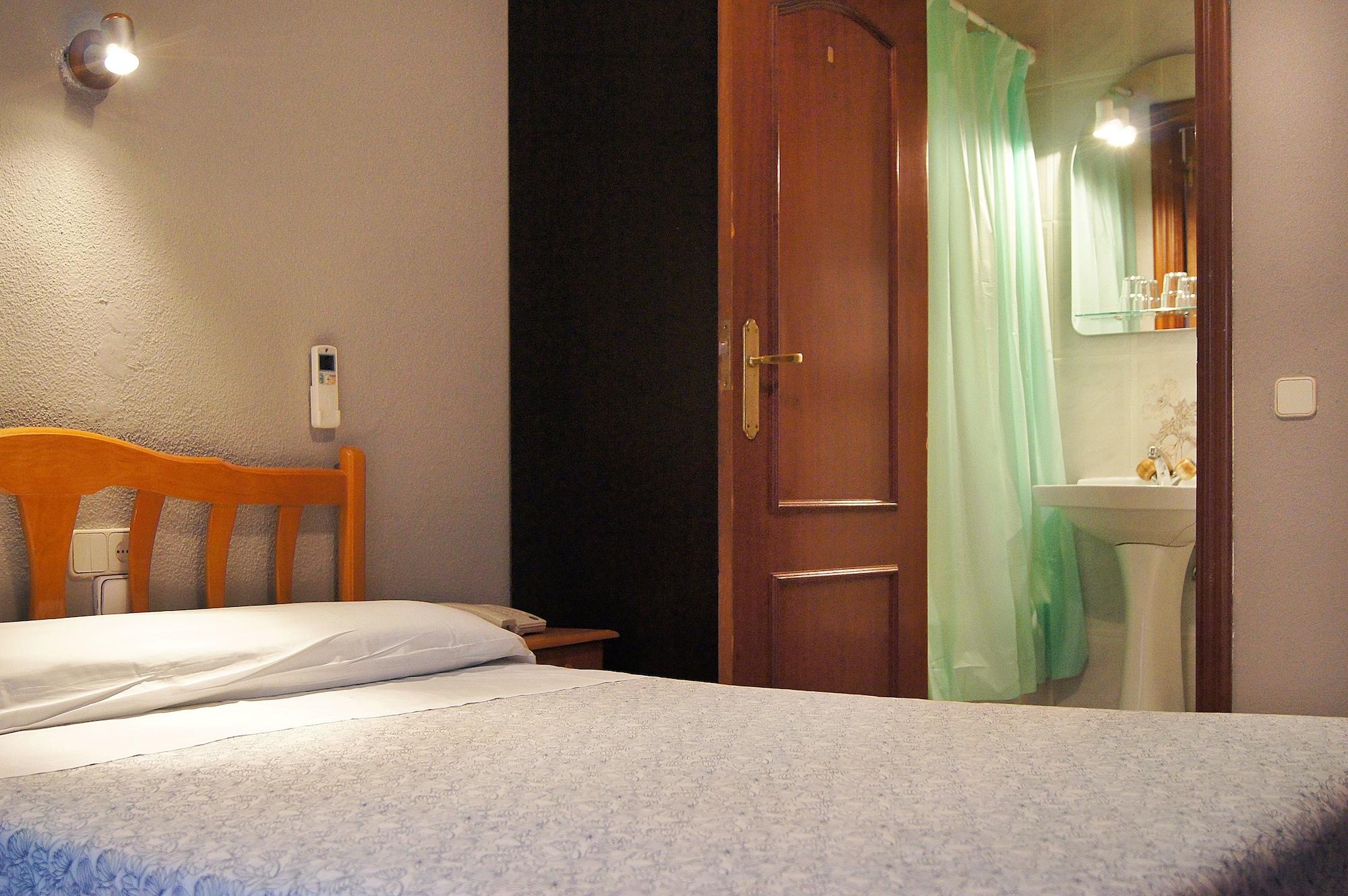 Hostal Fuencarral Kryse Madrid Esterno foto