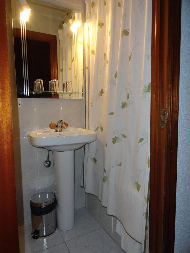 Hostal Fuencarral Kryse Madrid Esterno foto