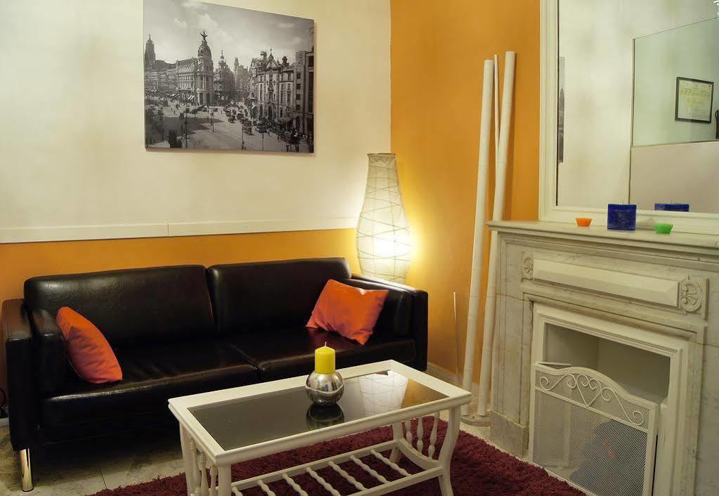 Hostal Fuencarral Kryse Madrid Esterno foto
