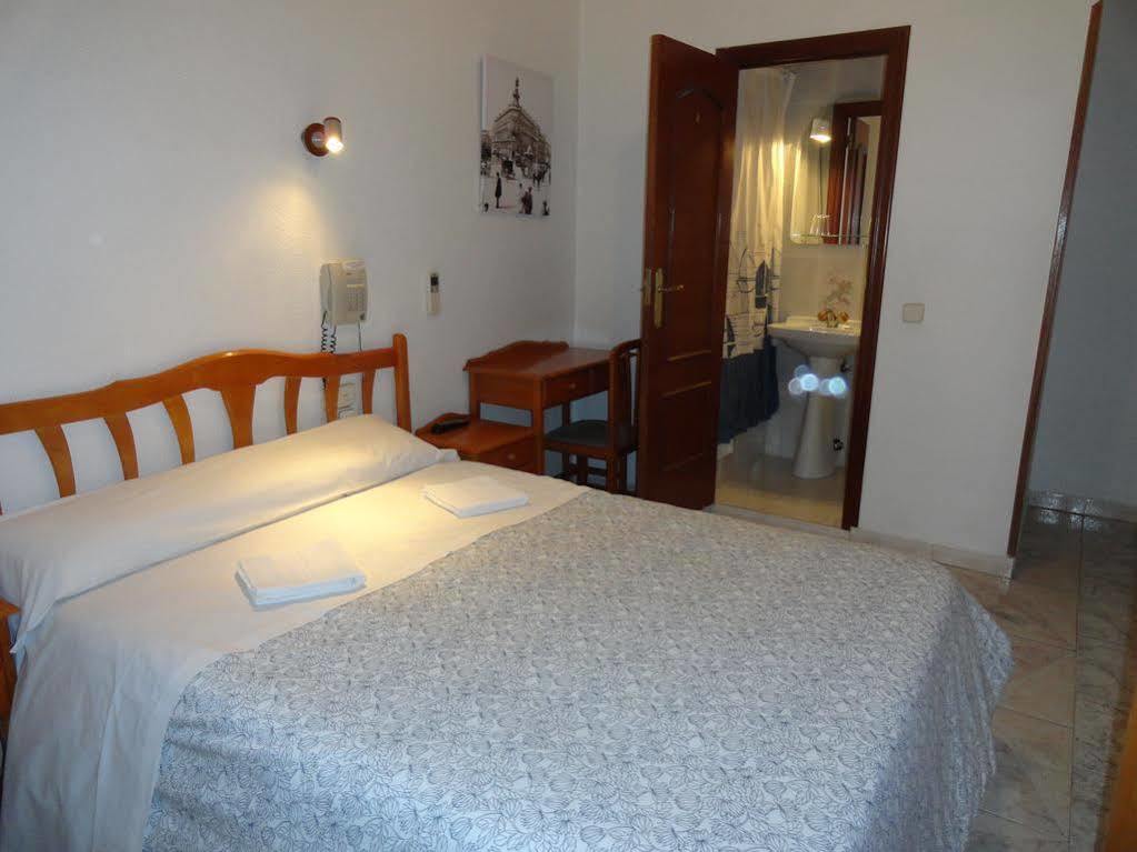 Hostal Fuencarral Kryse Madrid Esterno foto