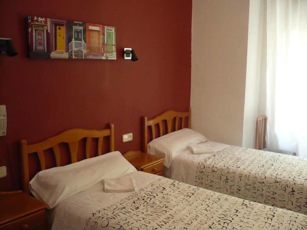Hostal Fuencarral Kryse Madrid Esterno foto