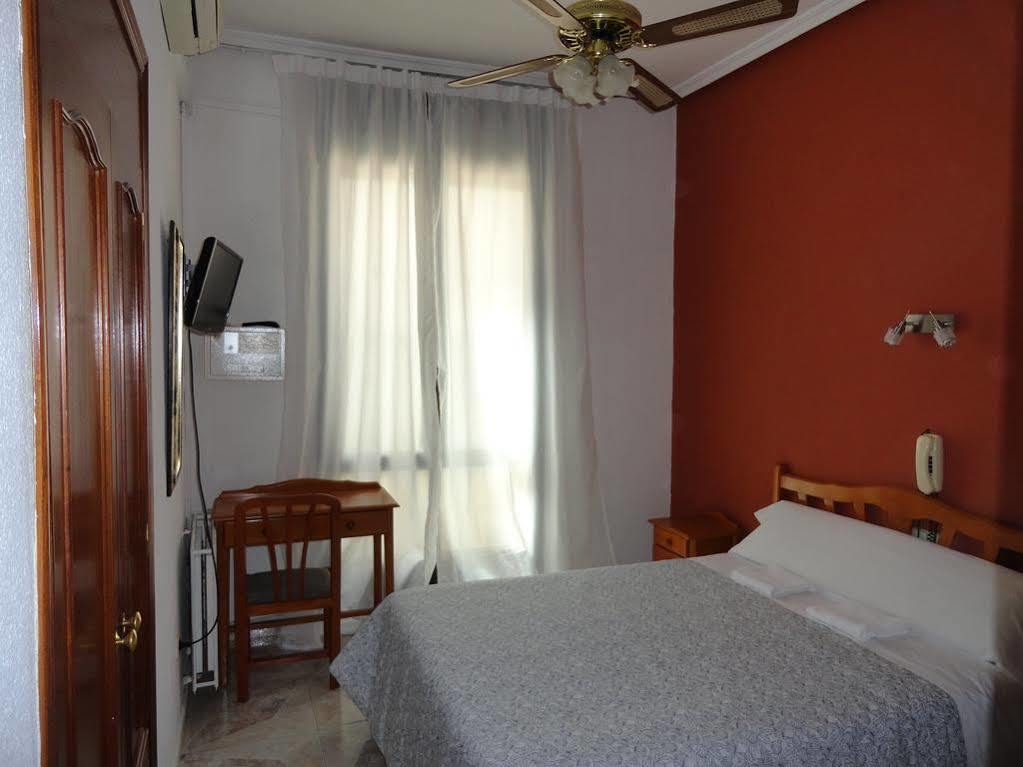 Hostal Fuencarral Kryse Madrid Esterno foto