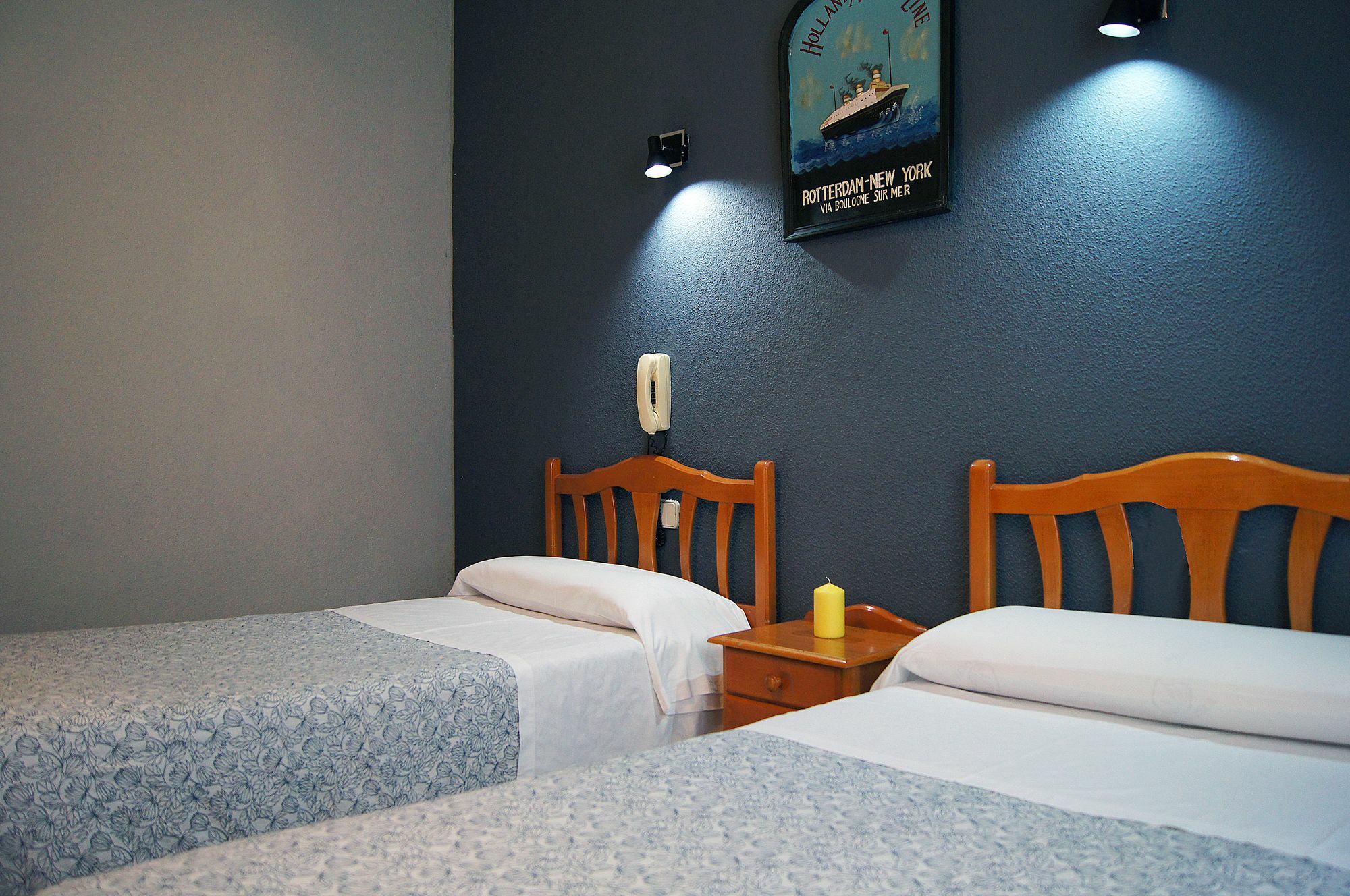 Hostal Fuencarral Kryse Madrid Esterno foto
